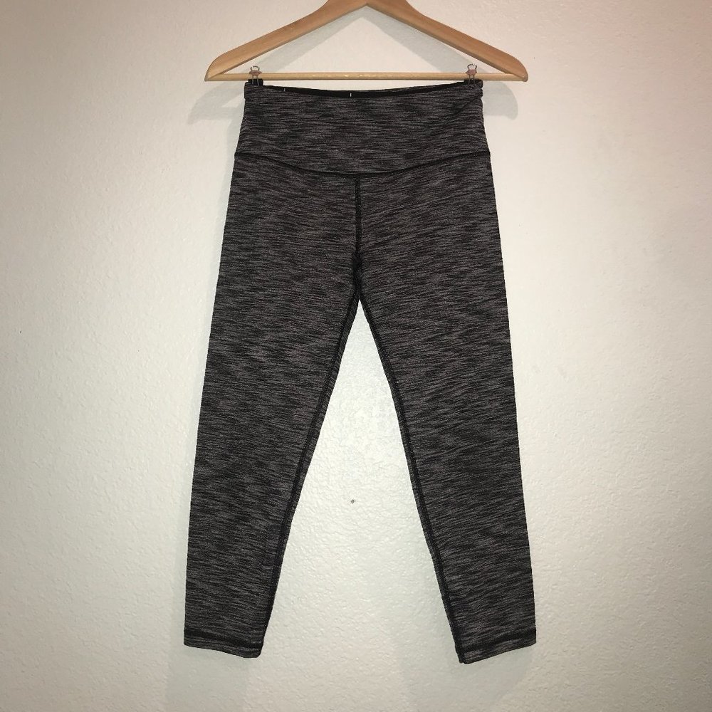 VS Sport Capri Leggings in Textured Gray/Black (S)